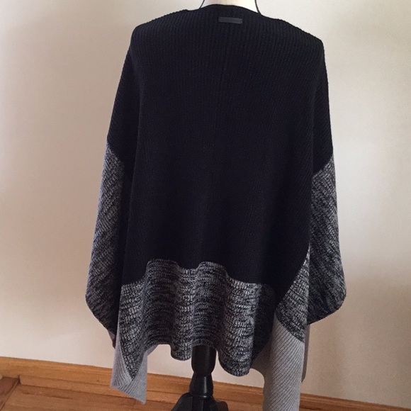 Women’s Ruana/Wrap - Picture 2 of 3